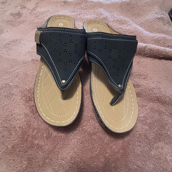 Chic Black and Tan Women's Sandals - Picture 1 of 8